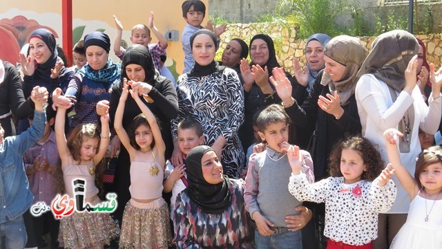 كفرقاسم – فيديو: بساتين الامل, السلام , والمحبة تحتفل بعيد الام على انغام عمو انس وجوقته ..
